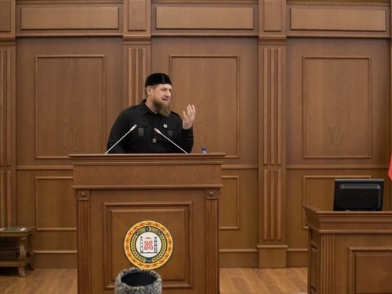 Шестнадцатилетие Конституции ЧР отметил Рамзан Кадыров