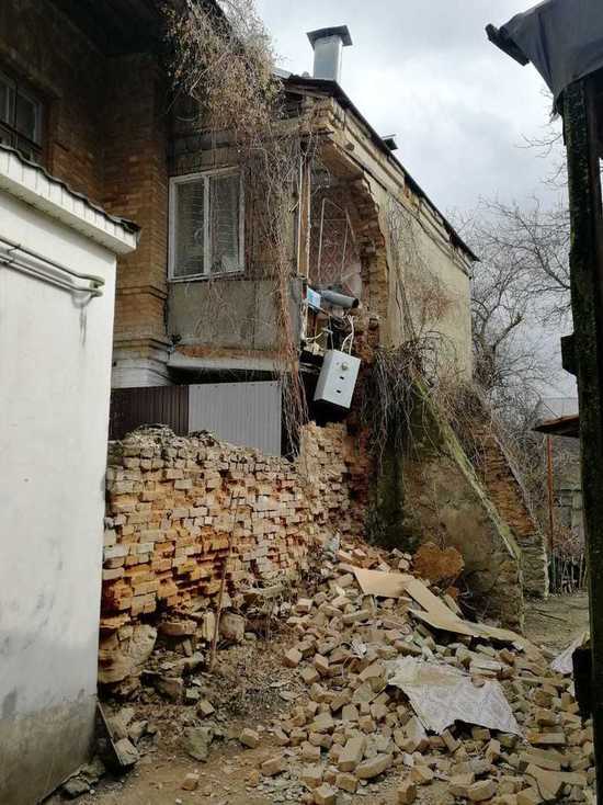 В Ессентуках рухнула стена многоквартирного дома