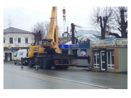 В Серпухове демонтировали очередной несанкционированный киоск