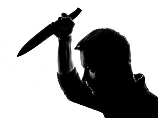 В Петрозаводске прохожий угрожал ножом подростку средь бела дня