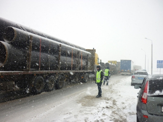 Трассу М7 в Чувашии частично перекрыли из-за снегопада
