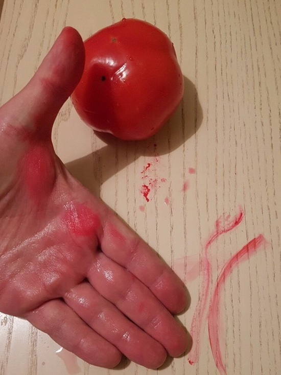 Барнаулец решил обвинить сеть «Ярче» в окрашивании красных помидоров