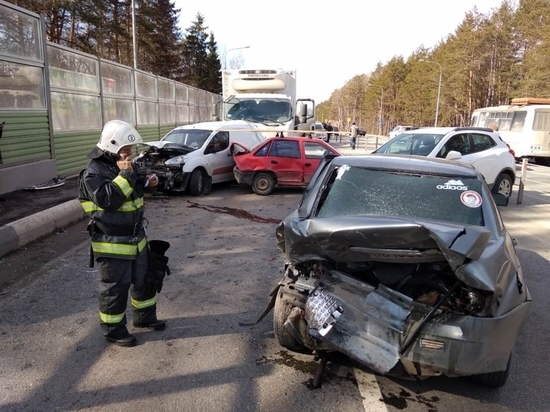 Пять автомобилей столкнулись в Анненках на новом светофоре