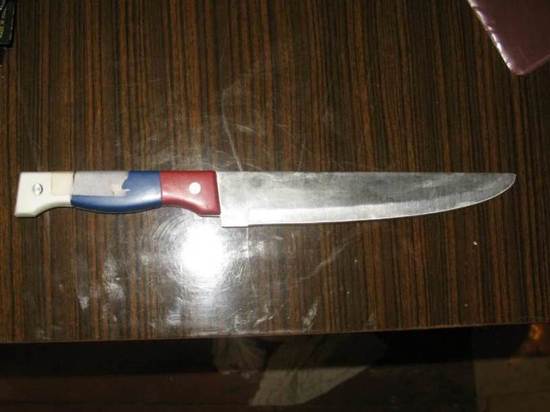 В Орске мужчина угрожал ножом собутыльнице