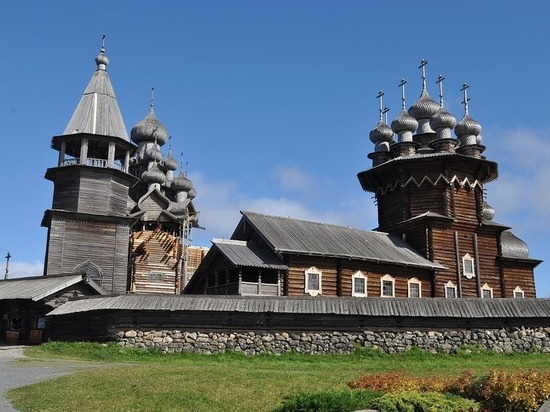 В Карелии завершается реконструкция Преображенской церкви в Кижи
