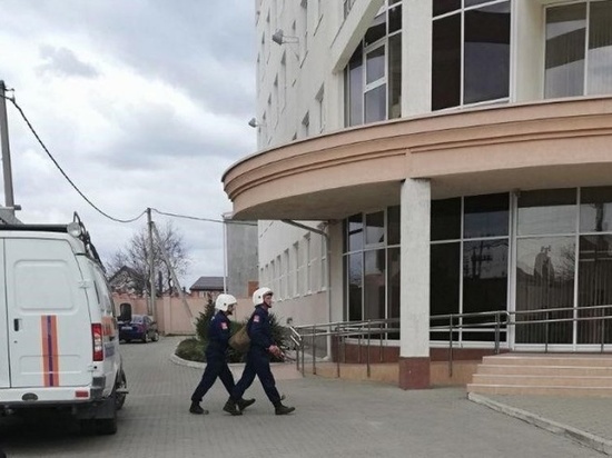 Районный суд на Кубани закрыли из-за трещин в здании