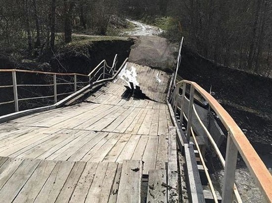 Под Хадыженском рухнул мост