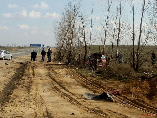 Тройное сальто: Кадры страшной аварии в Астраханской области