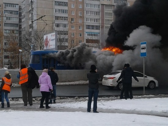 С утра в Ульяновске загорелся трамвай: никто не пострадал