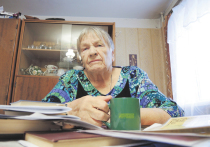 Реплики вроде «бабушка одинокая, а квартирка-то у нее в центре» многие москвичи привыкли использовать в качестве анекдота, а кто-то — как дополнительный аргумент: мол, нечего ныть, что пенсионеры плохо живут!