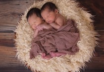 Стало известно, что в Китае произошел удивительный и очень редкий случай - местная жительница родила мальчиков-двойняшек, отцом которых являются два разных мужчины