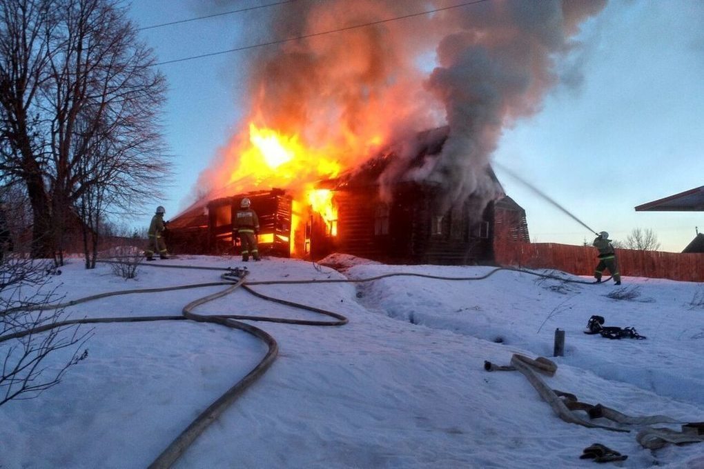 Пожар в приволжском. Пожар п Чеускино.