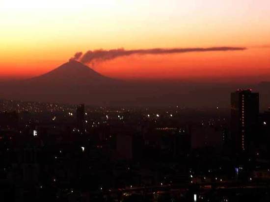 Попокатепетль: в Мексике бушует вулкан, который ацтеки считали рукотворным