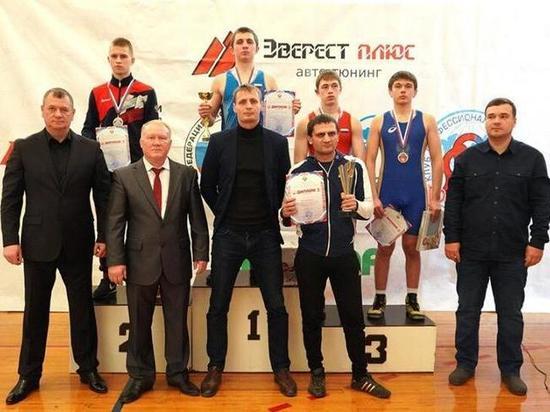 Ульяновские спортсмены победили в Первенстве ПФО по вольной борьбе