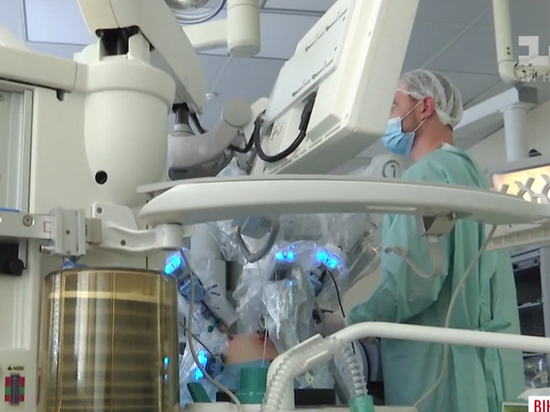 СМИ: робот-хирург впервые провел операцию на Украине
