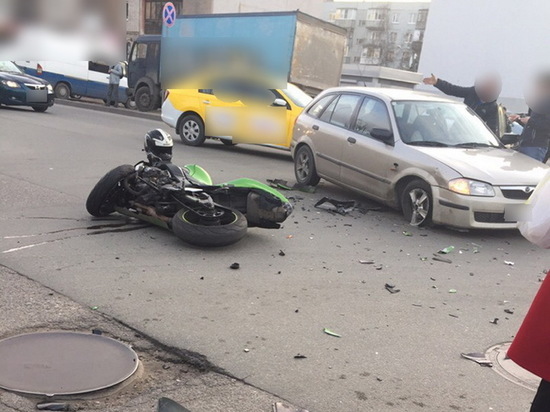 В Калининграде автомобиль насмерть сбил молодого байкера