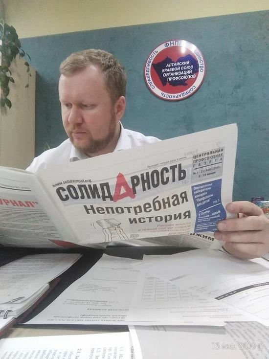 Алтайские профсоюзы готовы защищать в суде учительницу, уволенную за фото в купальнике