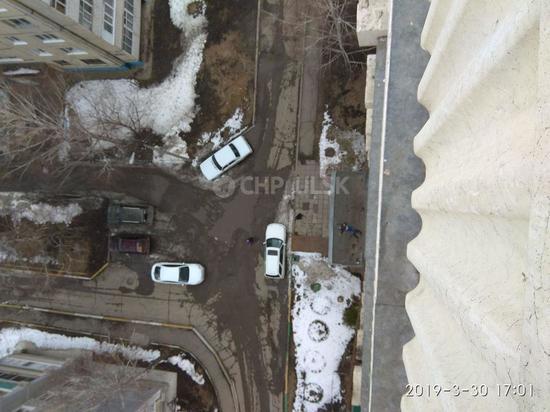 С балкона ульяновской высотки спрыгнула 16-летняя девушка