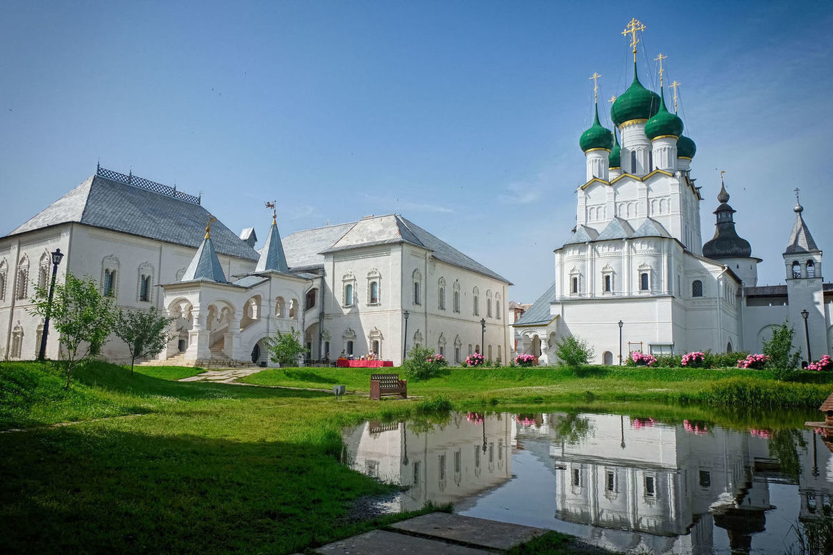 Заповедники кремля. Ростовский Кремль (музей-заповедник). Ростовский Кремль Ростов Великий. Ростовский Кремль митрополичий двор. Ростов Великий музей заповедник Ростовский Кремль.