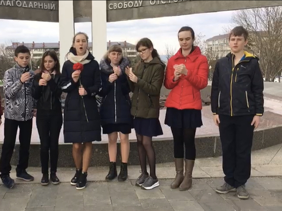 Школьники Кавминвод привезли частичку Вечного огня в Железноводск