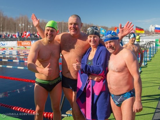 Спортсмены и чиновники-моржи: в Петрозаводске прошёл Кубок мира по зимнему плаванию