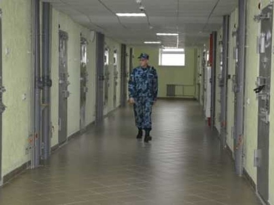 Заключенному увеличили срок за плевок на форму сотрудника ОФСИН в Республике Алтай