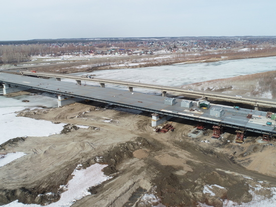 Алтайские строители завершили основные работы по строительству моста на реке Чумыш