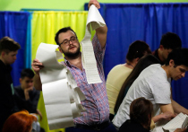 Пока в Киев под усиленной охраной свозят из 24 регионов документы из 199 окружных избирательных комиссий, эксперты анализируют происходившее вчера в Украине