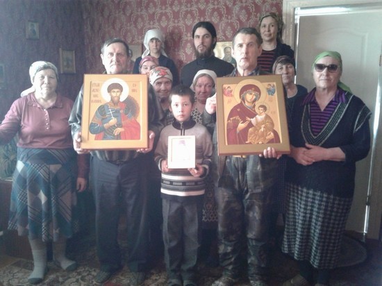 Православные верующие одного из сел Тувы получили в дар писаные иконы Православные верующие одного из сел Тувы получили в дар писаные иконы