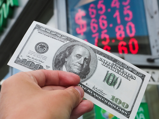 Эксперт оценил прогноз Минфина по курсу рубля: не стоит верить