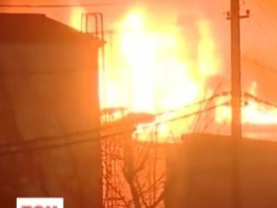 В Калининграде полсотни пожарных тушат горящий «Цепрусс»