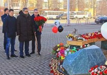 Экс-глава Кузбасса посетил памятный мемориал возле 