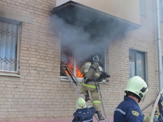 В Смоленске при пожаре спасен грудной малыш