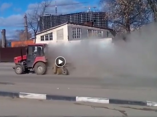 Устроившему пыль коромыслом трактористу-уборщику в Калуге вынесли претензию