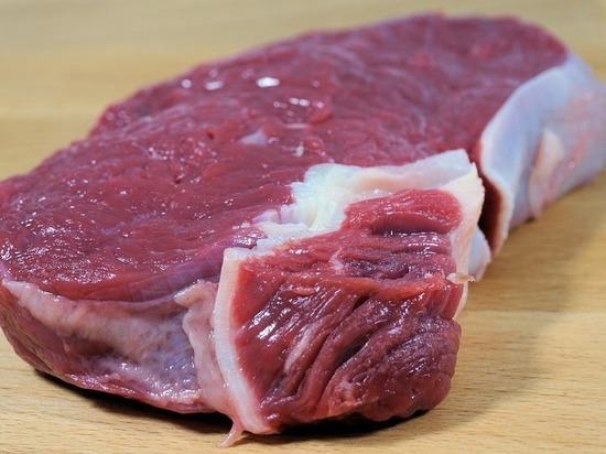 Обвальщик мяса перерабатывающего предприятия в Республике Алтай пырнул себя ножом в живот