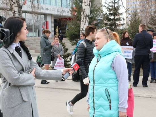 Многодетные семьи Барнаула вышли на акцию протеста