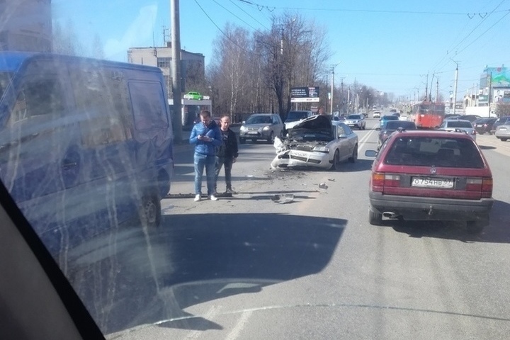 Дтп смоленск краснинское шоссе. Дтп на краснинском шоссе в смоленске сегодня. Дтп на краснинском шоссе в смоленске сегодня. Перекрытие грузовичков. Дтп на краснинском шоссе в смоленске сегодня.