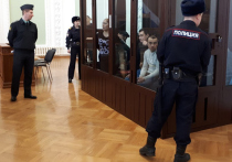 В канун трагедии петербургском метро 3 апреля 2017 года, в здании Ленинградского окружного военного суда начали судить обвиняемых в организации теракта