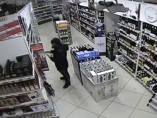 Воронежец пошел под суд за кражу 100 бутылок дорогого алкоголя