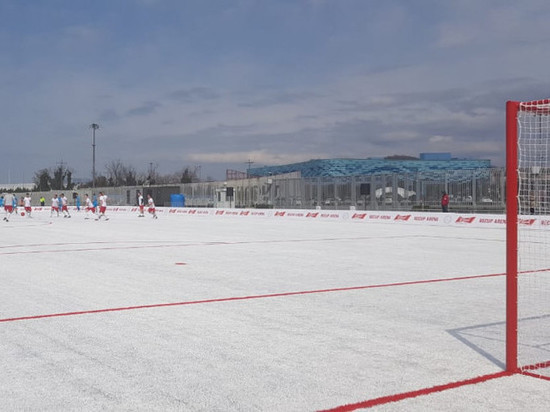 В Олимпийском парке появилось футбольное поле из переработанных пластиковых стаканов