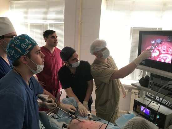 Главный детский хирург ОДКБ провел мастер-класс для рязанских студентов-медиков