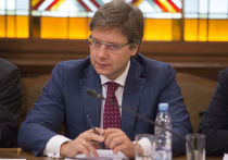 Министр охраны окружающей среды и регионального развития Латвии Юрис Пуце отстранил от должности мэра Нила Ушакова, который занимал этот пост с 2009 года