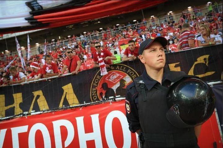 Более 2000 росгвардейцев обеспечат безопасность футбольных матчей в Москве