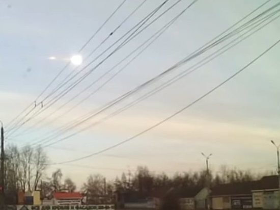 Жители Красноярска сняли странный светящийся шар в небе