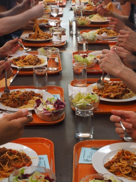 Берлин: бесплатные обеды для школьников