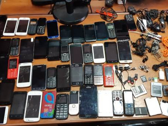 В цивильскую колонию строгого режима пытались передать 49 мобильных телефонов