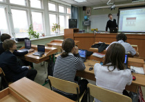 По последним замерам Общероссийского народного фронта (ОНФ), сегодняшняя нагрузка российских школьников достигла рекордных 47 часов в неделю