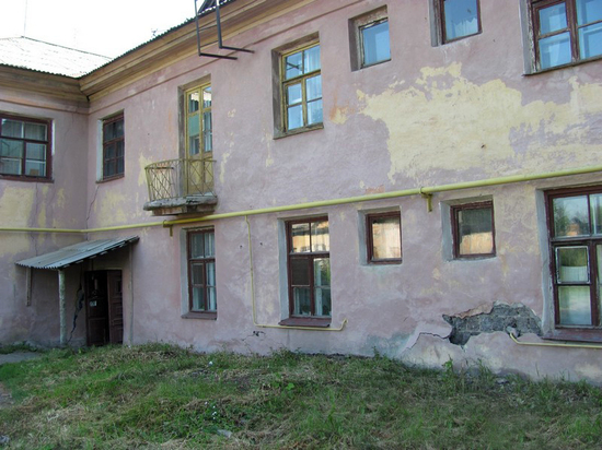 137 аварийных домов в Орловской области расселят в ближайшие шесть лет
