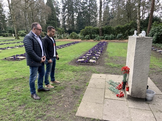 В Гамбурге возложили цветы на мемориал воинских захоронений