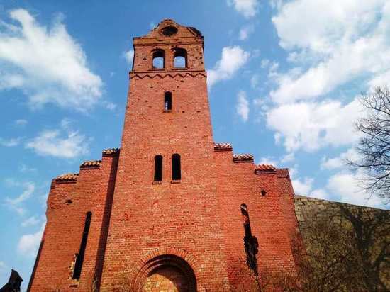 Парадоксально, но факт: старинные церковные объекты в Калининградской области имеют собственника, но не имеют хозяина.